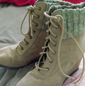 Cute pare of boots 🖤🖤